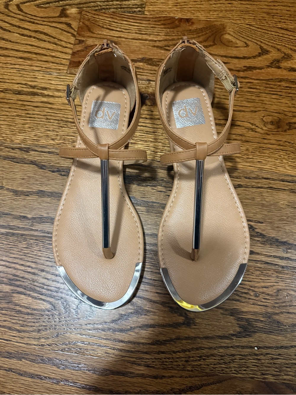 DV by Dolce Vita Tan T-Strap Sandals with Silver Toe Accent size 6 1/2 M